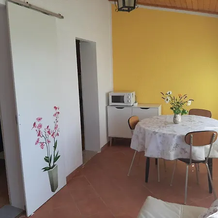 Apartment Clara 2 *
