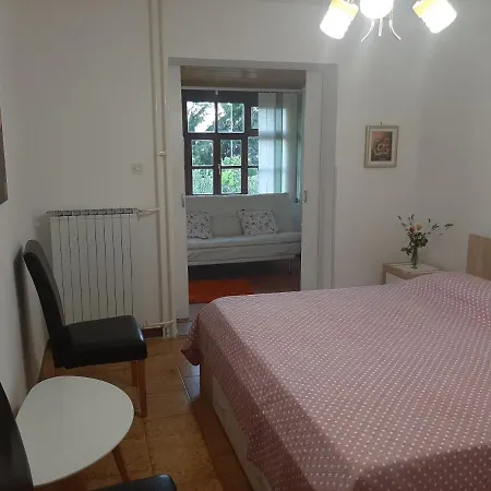 Apartman Clara 2 *